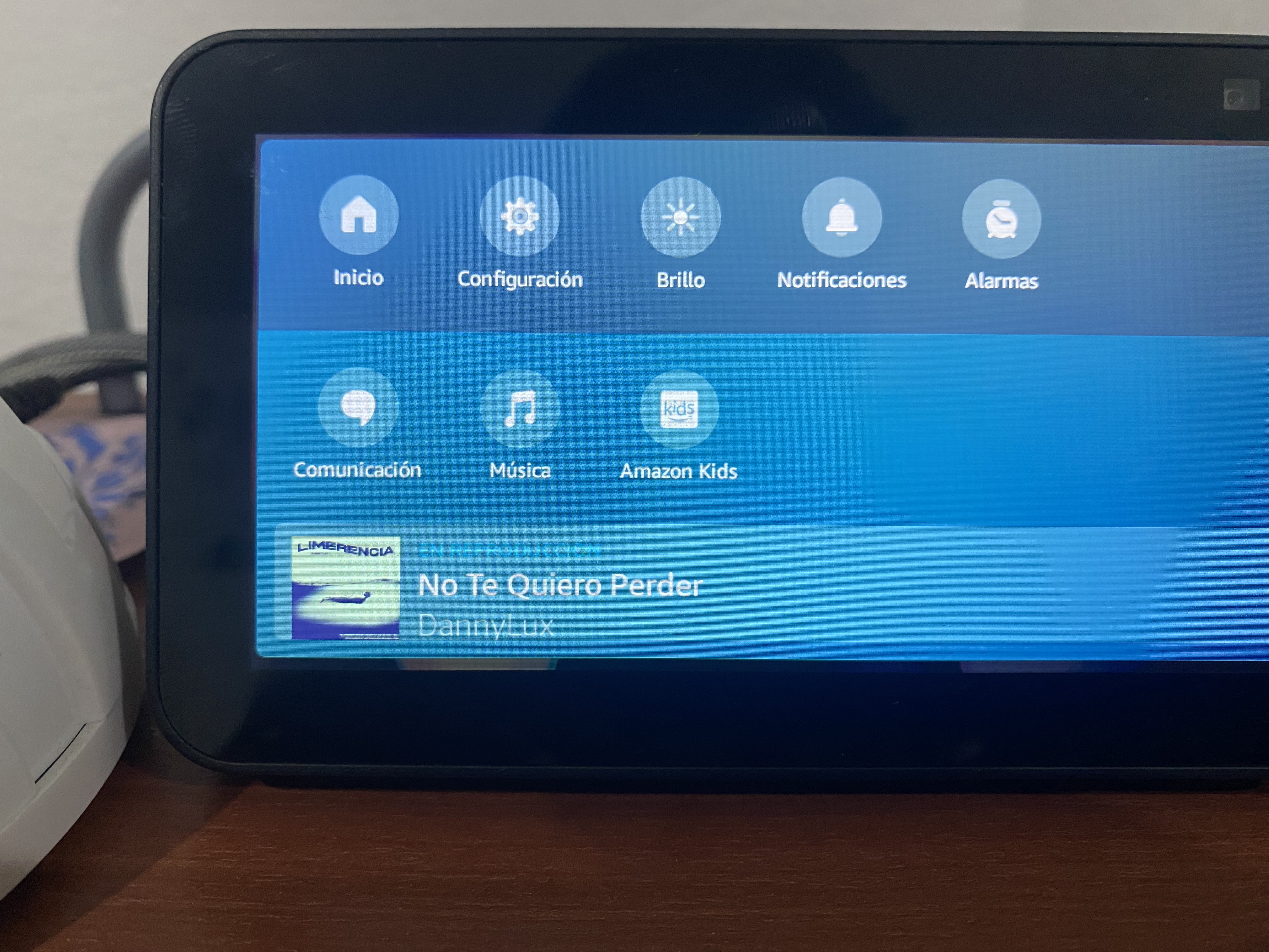 No me deja reproducir youtube netflix en mi Echo Show 5